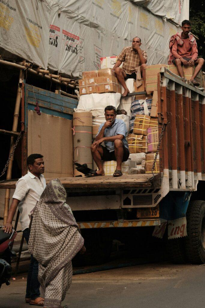 Packers and movers charges in Kolkata for a 2BHK
