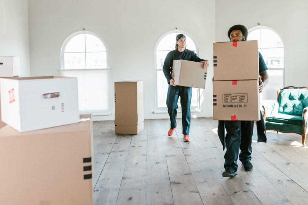 Pune apartment relocation professional movers with cardboard boxes